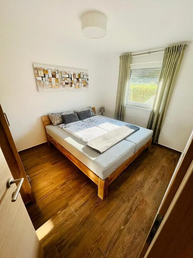 Apartment Maja ميدولين